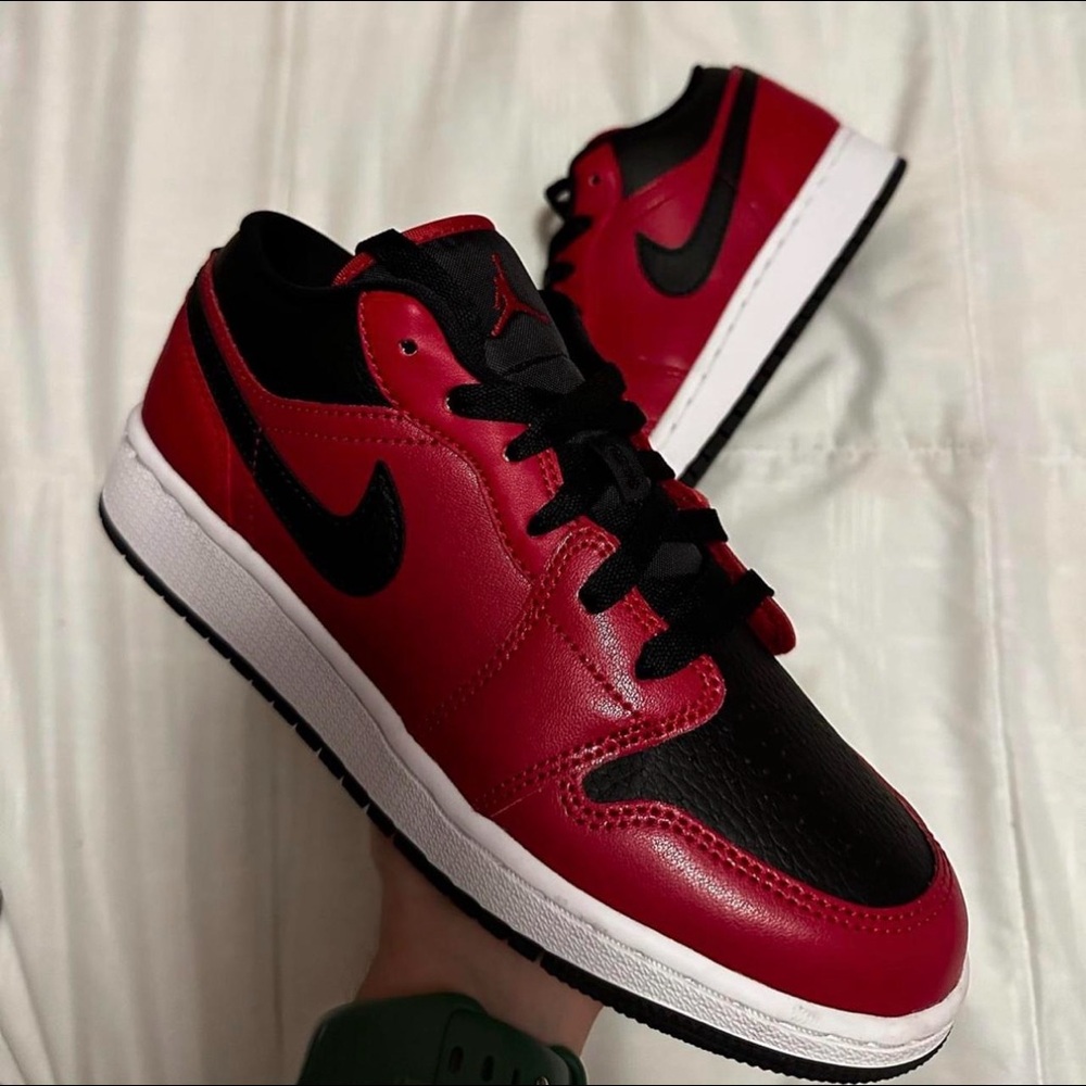 Air jordan 1 basically new barely worn (with box)